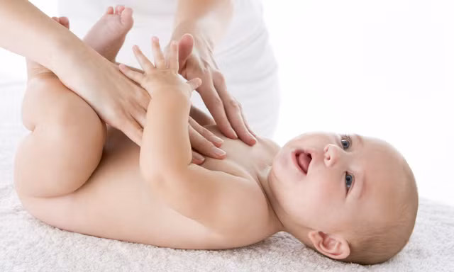 Massage cho bé