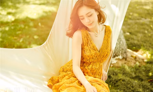 Gần 10 năm sau scandal ảnh nóng, Chung Hân Đồng giờ ra sao?