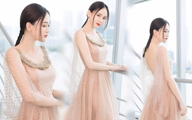 Ngỡ ngàng nét trẻ trung mong manh của ‘Đông Phương Bất Bại’ U40