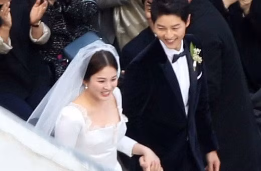 Đám cưới Song Hye Kyo - Song Joong Ki: Cô dâu chú rể sánh đôi