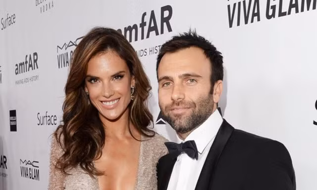 Mỹ nhân nội y Alessandra Ambrosio chia tay hôn phu sau 10 năm
