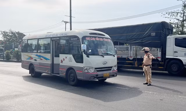 TPHCM lập danh sách những nơi đón, trả khách không đúng quy định 