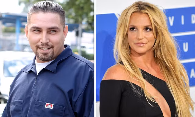 Britney Spears giẫm lên vết xe đổ