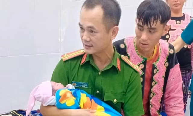 Bản tin 8H: Phó trưởng công an huyện đỡ đẻ trên đường đi công tác
