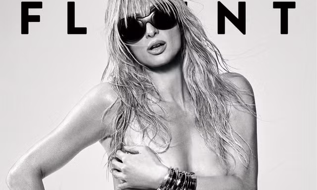 Paris Hilton khỏa thân ở tuổi 43