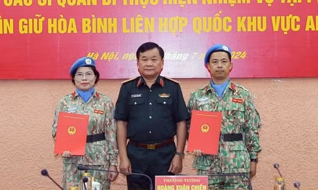 Bản tin 8H: Chủ tịch nước cử hai sĩ quan làm nhiệm vụ gìn giữ hòa bình