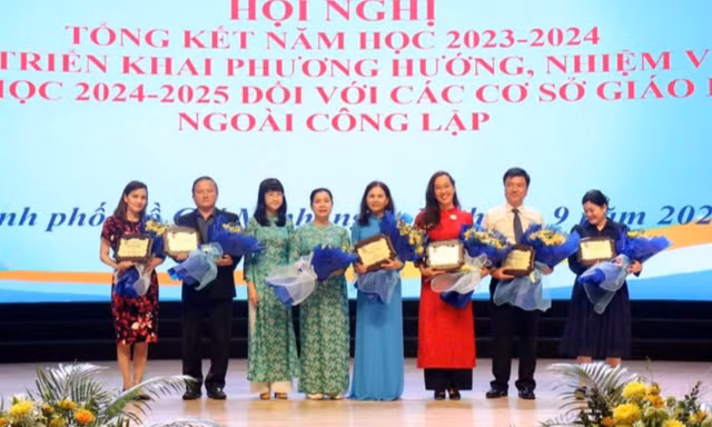 Anh ngữ RES nhận giấy khen từ Sở giáo dục TP.HCM về thành tích xuất sắc trong quản lý và điều hành