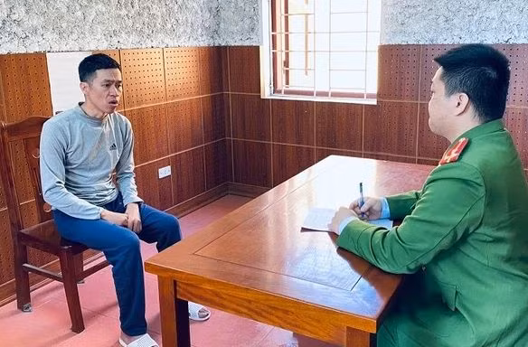 Bản tin 8H: Làm giả sổ đỏ đứng tên mẹ để lừa đảo hơn 3 tỷ đồng