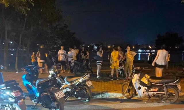 Bản tin 8H: Cô gái ôm gấu bông nghi tự tử ở hồ Mật Sơn