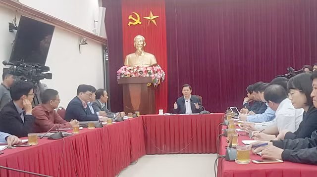 Bộ trưởng GTVT Nguyễn Văn Thể đã triệu tập họp đột xuất với các đơn vị liên quan sau hàng loạt sự cố hàng không mới đây.