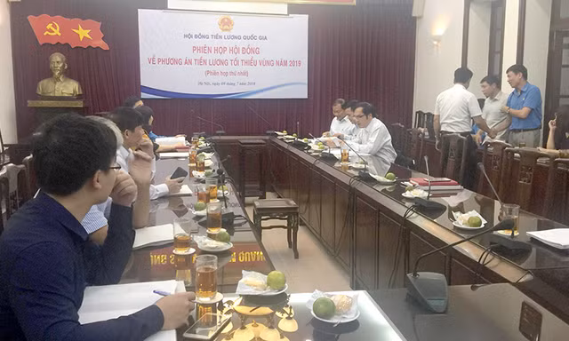 Hội đồng Tiền lương Quốc gia nhóm họp phiên đầu tiên của năm 2018 để bàn tăng lương năm tới.