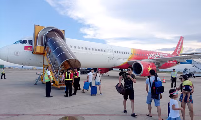 Cấm bay 9 tháng hành khách hút thuốc lá trên máy bay