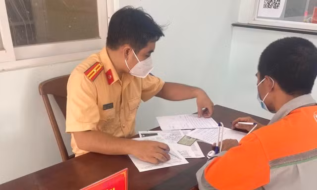 Triệu tập tài xế xe trộn bê tông nghênh ngang chạy ngược chiều ở Sài Gòn 