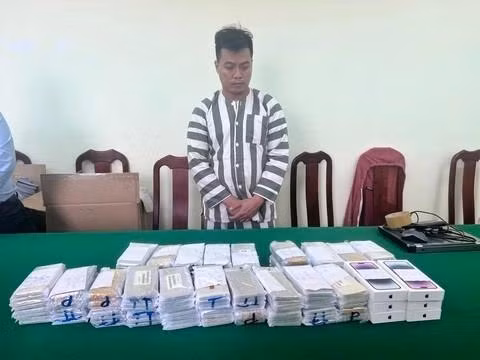 Khởi tố đối tượng vận chuyển lô iPhone trị giá 10 tỷ đồng về sân bay Tân Sơn Nhất