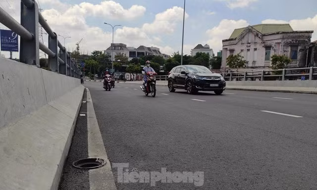 TPHCM 'đóng' cầu vượt Nguyễn Hữu Cảnh từ ngày 29/9 để sửa chữa 