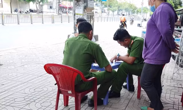 Người đàn ông nghi 'ngáo đá' đâm liên tiếp 3 người đi đường tại TPHCM 