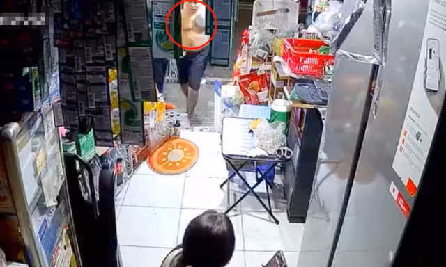 Chủ tiệm tạp hóa ở TPHCM bị đánh tới tấp vì không bán dao lúc rạng sáng 
