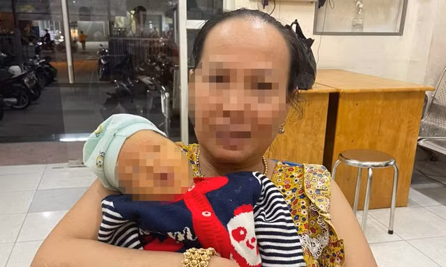 Bé trai sơ sinh bị bỏ rơi trong bến xe ở TPHCM