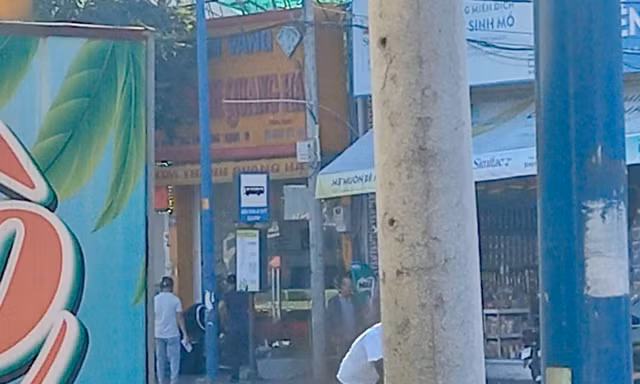 Đang truy xét 2 thanh niên cướp tiệm vàng ở TPHCM 