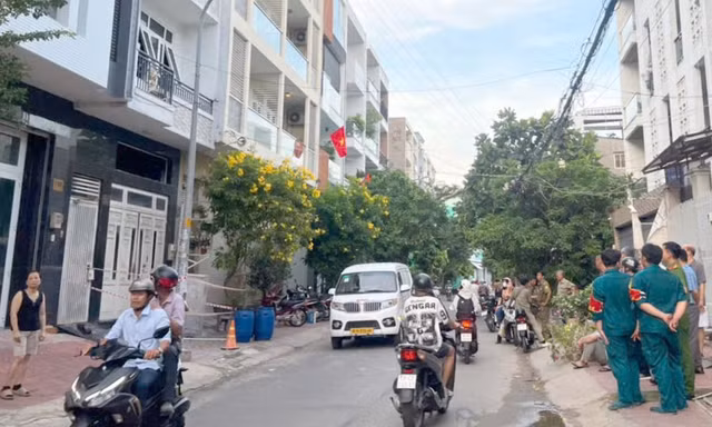 Cháy nhà 3 tầng ở TPHCM làm cụ ông tử vong