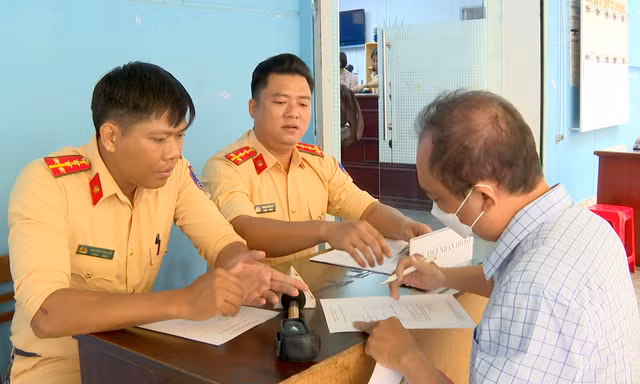 Chi tiết công an các phường, xã, thị trấn ở TPHCM được cấp biển số xe