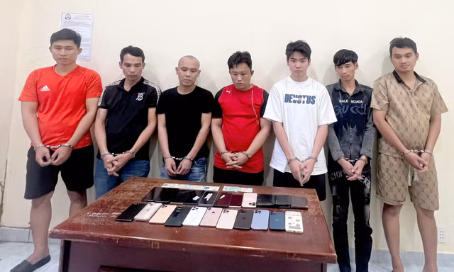 Bắt băng trộm cắp hoành hành trong công viên ở TPHCM 
