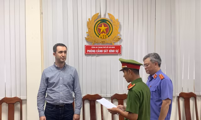 ‘Ông trùm’ người Nga điều hành đường dây tín dụng đen, lãi suất 2.555%/năm