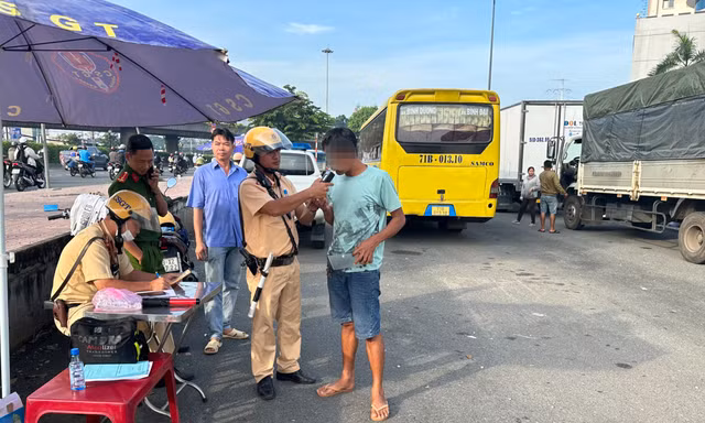 Phát hiện 57 người vi phạm nồng độ cồn trong ngày đầu ra quân tổng kiểm tra 