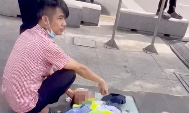 Bảo vệ bị đánh nhập viện vì nhắc thanh niên không dẫn chó vào phố đi bộ Nguyễn Huệ 
