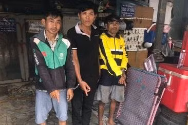 Bắt nhóm đối tượng tạt sơn thuê vào nhà người khác với giá 1 triệu đồng 