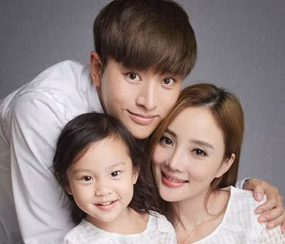 Lý Tiểu Lộ chia tay tình trẻ, vội vã tái hợp chồng cũ?