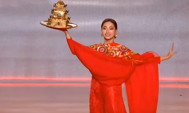 VIDEO: Lương Thùy Linh múa mâm điêu luyện tại chung kết Miss World
