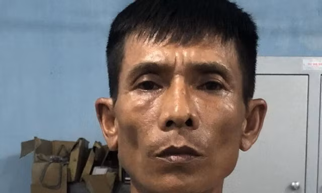 Thắng tại cơ quan công an. 