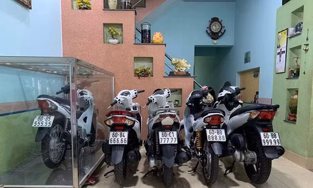 Đại gia Việt trưng xe trong tủ kính gây sốt