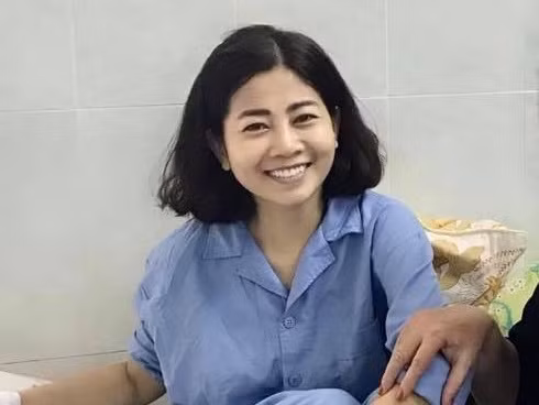 Showbiz 26/2: Mai Phương nhập viện, tìm người chăm sóc