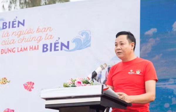Tuổi trẻ Bình Thuận đồng loạt ra quân hưởng ứng chiến dịch làm sạch biển