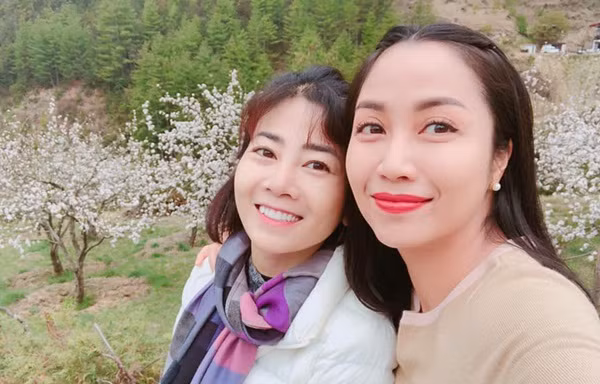 Showbiz 11/4: Ốc Thanh Vân khóc nhớ Mai Phương