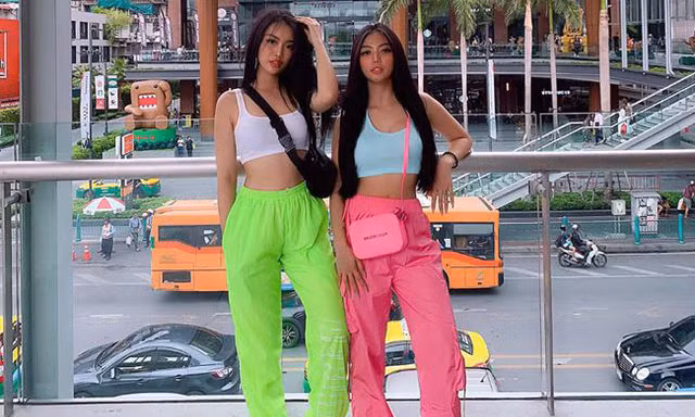 Đôi bạn thân hot girl cao mét rưỡi vẫn nóng bỏng săn chắc nhờ tập gym