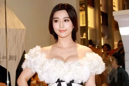 Showbiz 5/5: Phạm Băng Băng, Lý Tiểu Lộ bị cấm livestream