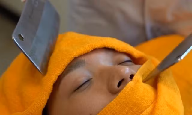 Trải nghiệm massage bằng... dao phay ở Đài Loan