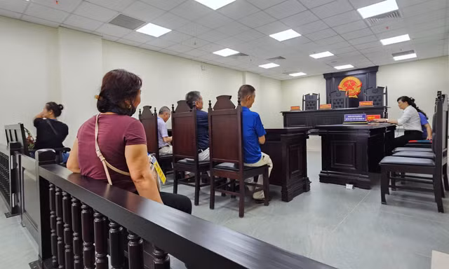 Mới nhất vụ chết vẫn ký xác nhận đất đai ở Hà Nội 