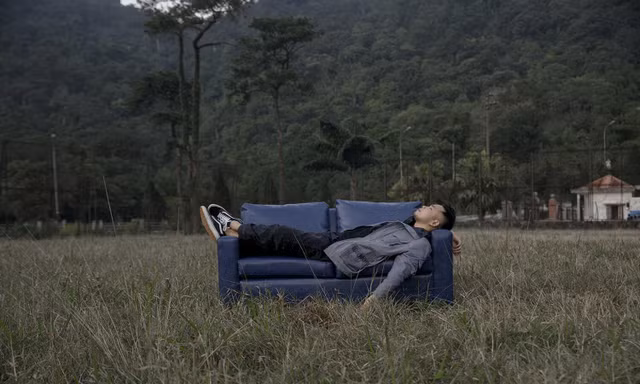 Mỗi lần ngủ nướng, hãy bật "Đừng Gọi Anh Dậy" để Phúc Du xin phép giùm cho bạn!