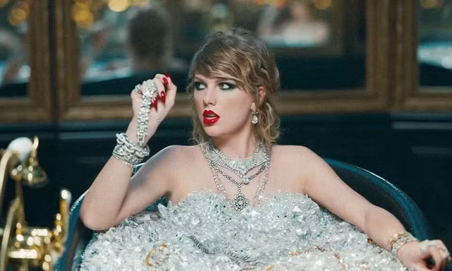 Taylor Swift trở thành tỷ phú ở tuổi 33: Kiếm tiền ra sao mà được gọi là "hiện tượng kinh tế"?