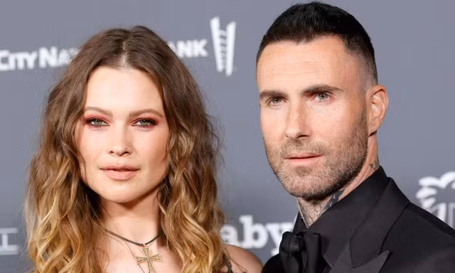 Phản ứng bất ngờ của cựu thiên thần Victoria's Secret giữa bê bối ngoại tình của Adam Levine