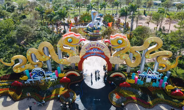 Rắn hổ mang dát vàng là linh vật ở Phú Yên