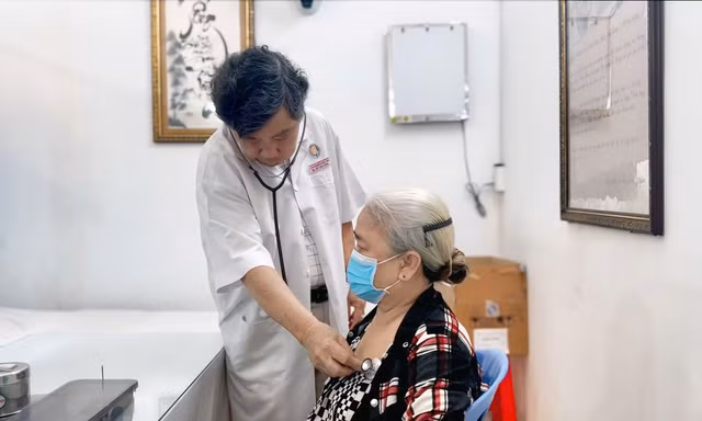 Phòng khám miễn phí 30 năm giữa lòng thành phố biển Nha Trang