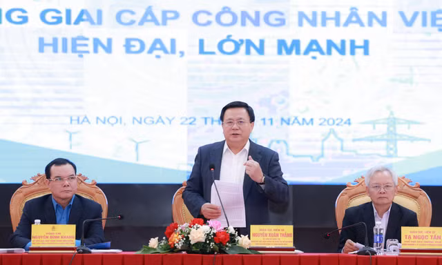 Xây dựng giai cấp công nhân Việt Nam hiện đại