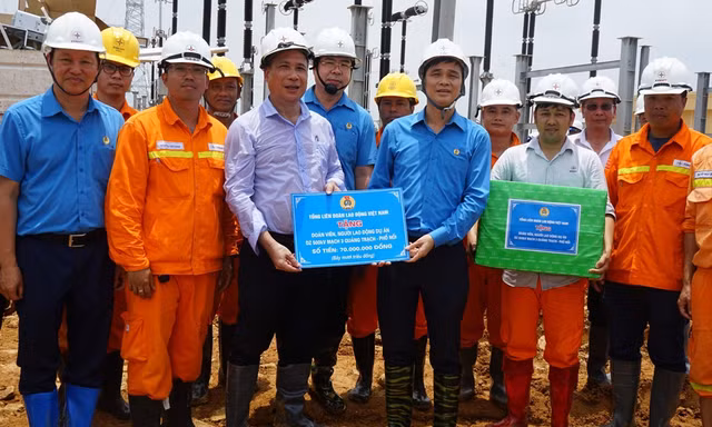 Thi đua đưa đất nước bước vào kỷ nguyên mới