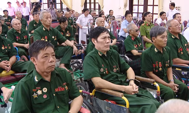 Trình Chủ tịch nước tặng quà người có công ngày thương binh, liệt sĩ
