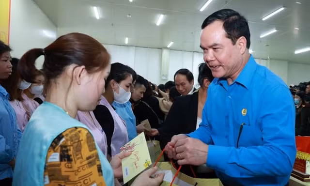 Tổ chức 'Tết sum vầy' chăm lo cho công nhân, người lao động